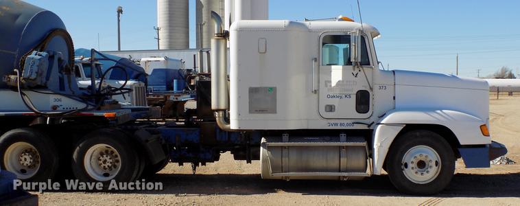 image for item DD3566 1995 Freightliner FLD semi truck