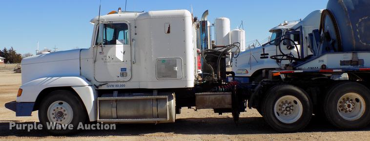 image for item DD3566 1995 Freightliner FLD semi truck