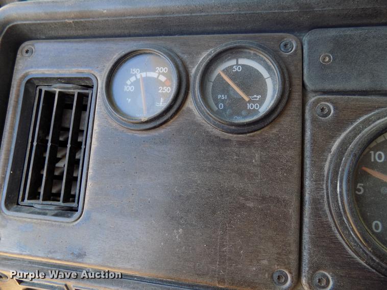 image for item DD3566 1995 Freightliner FLD semi truck