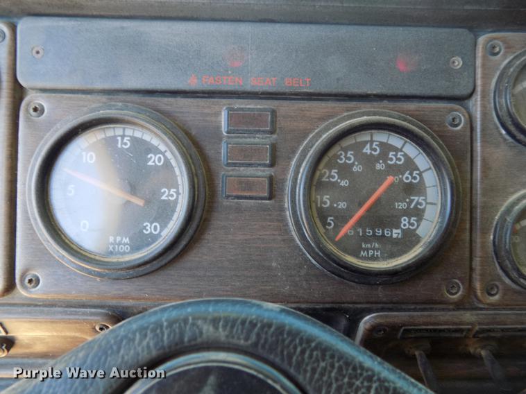 image for item DD3566 1995 Freightliner FLD semi truck