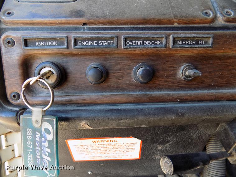 image for item DD3566 1995 Freightliner FLD semi truck