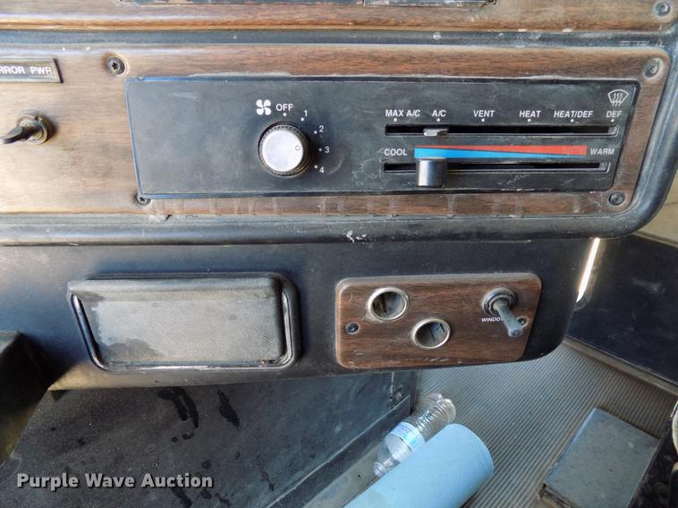 image for item DD3566 1995 Freightliner FLD semi truck