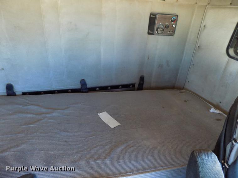 image for item DD3566 1995 Freightliner FLD semi truck