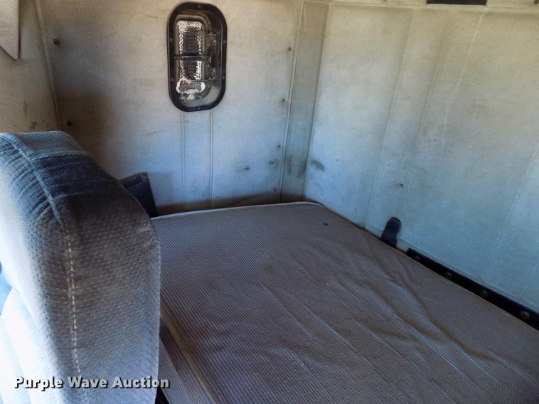 image for item DD3566 1995 Freightliner FLD semi truck