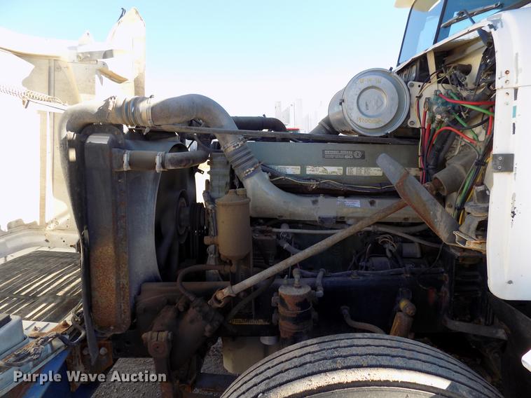 image for item DD3566 1995 Freightliner FLD semi truck