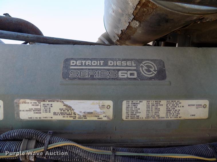 image for item DD3566 1995 Freightliner FLD semi truck