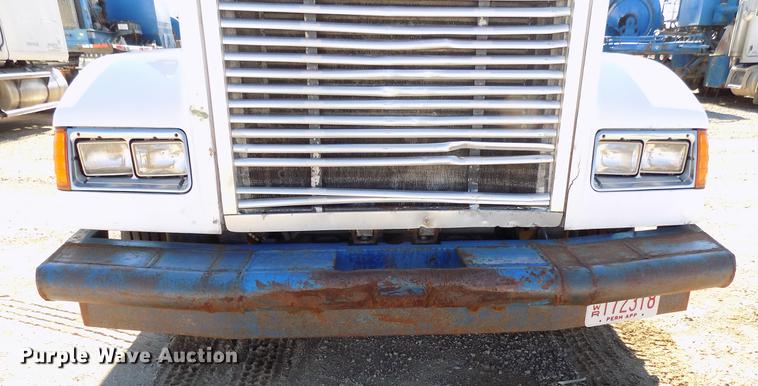 image for item DD3566 1995 Freightliner FLD semi truck