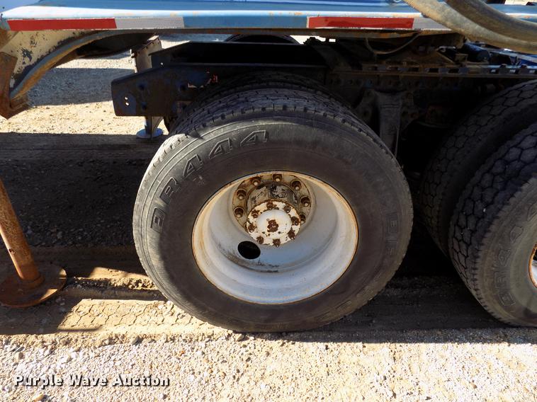 image for item DD3566 1995 Freightliner FLD semi truck