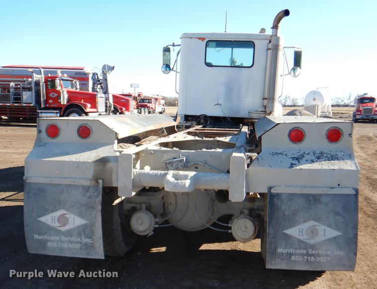 image for item DD8976 1995 International Paystar 5000 truck cab and chassis