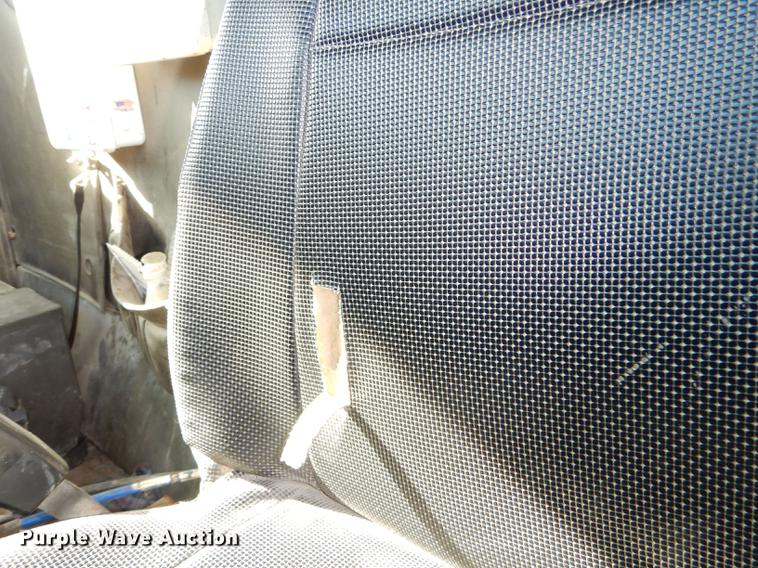 image for item DD8976 1995 International Paystar 5000 truck cab and chassis