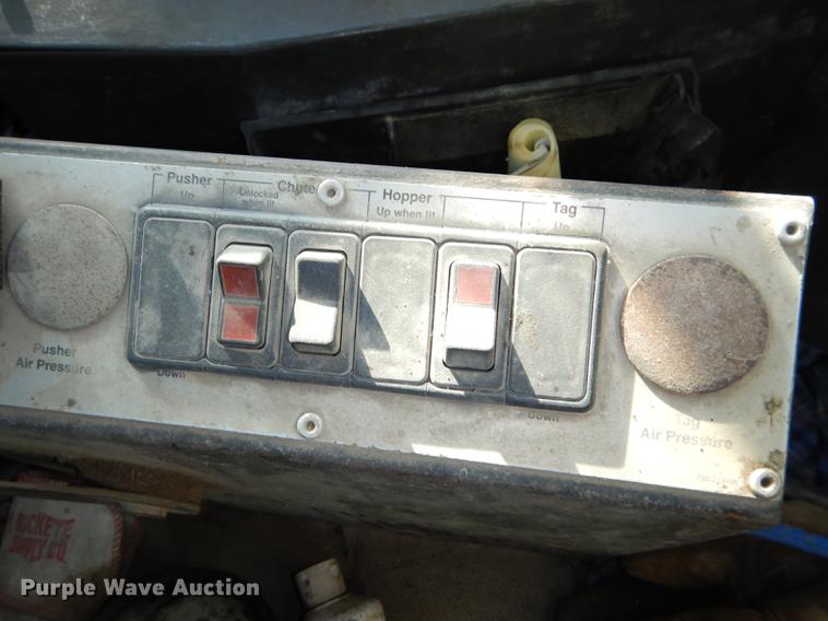 image for item DD8976 1995 International Paystar 5000 truck cab and chassis