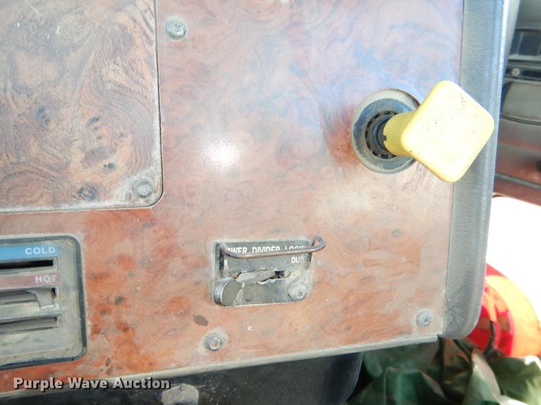 image for item DD8976 1995 International Paystar 5000 truck cab and chassis