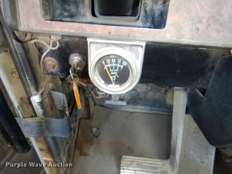 image for item DD8976 1995 International Paystar 5000 truck cab and chassis