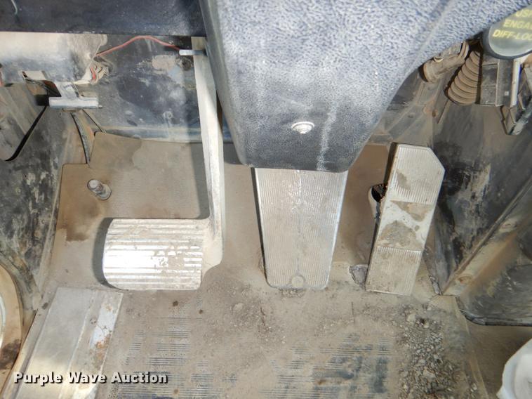 image for item DD8976 1995 International Paystar 5000 truck cab and chassis