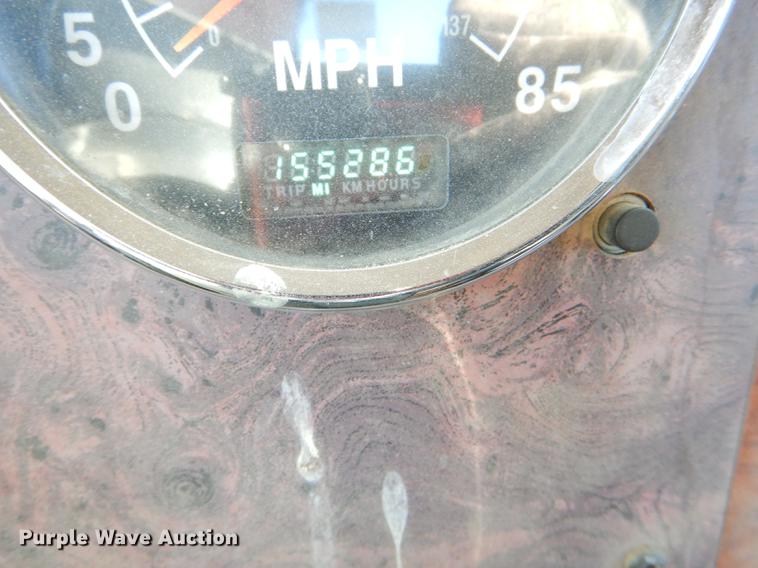 image for item DD8976 1995 International Paystar 5000 truck cab and chassis