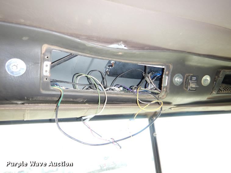 image for item DD8976 1995 International Paystar 5000 truck cab and chassis