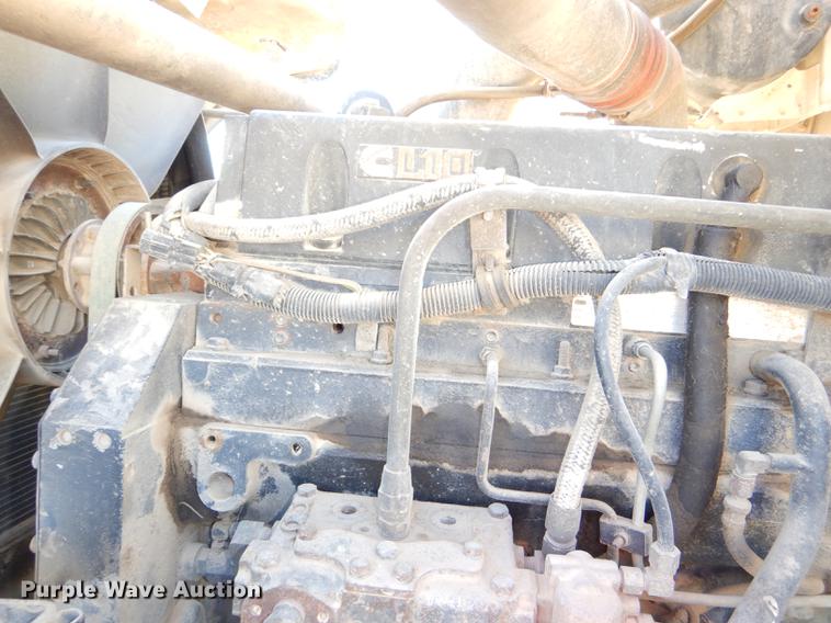 image for item DD8976 1995 International Paystar 5000 truck cab and chassis