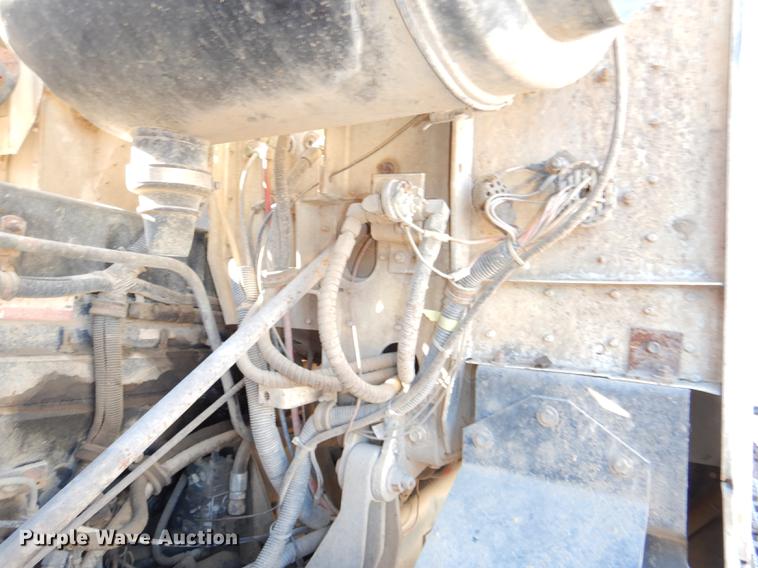 image for item DD8976 1995 International Paystar 5000 truck cab and chassis