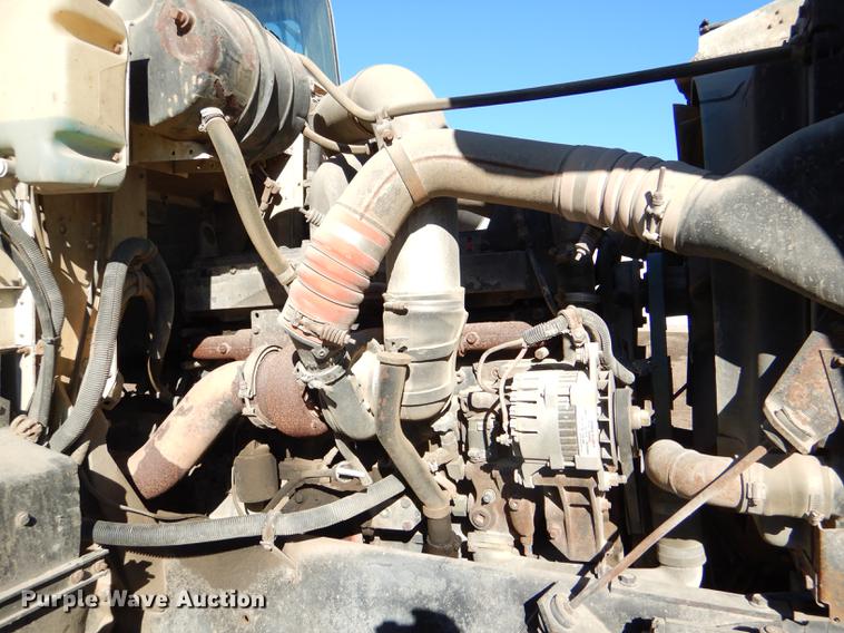 image for item DD8976 1995 International Paystar 5000 truck cab and chassis