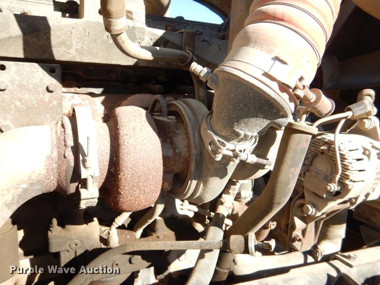 image for item DD8976 1995 International Paystar 5000 truck cab and chassis