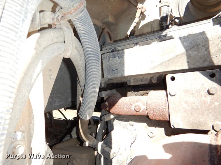 image for item DD8976 1995 International Paystar 5000 truck cab and chassis