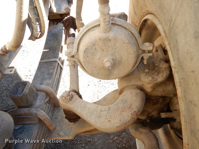 image for item DD8976 1995 International Paystar 5000 truck cab and chassis