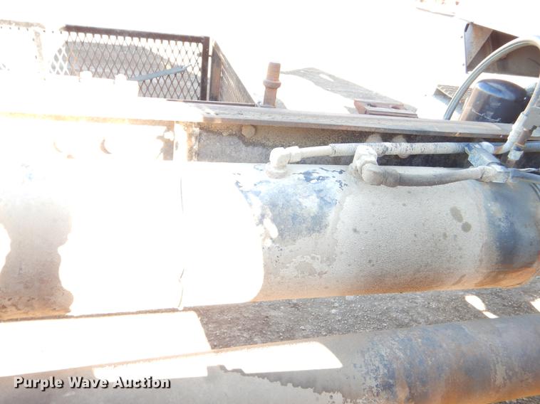 image for item DD8976 1995 International Paystar 5000 truck cab and chassis