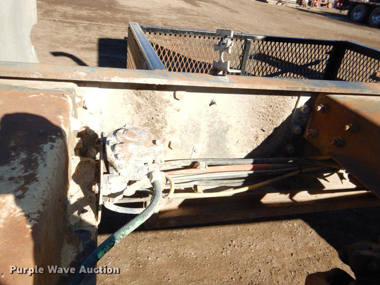 image for item DD8976 1995 International Paystar 5000 truck cab and chassis