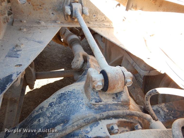 image for item DD8976 1995 International Paystar 5000 truck cab and chassis