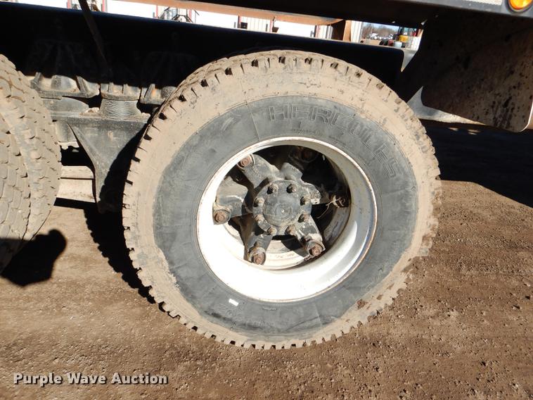 image for item DD8976 1995 International Paystar 5000 truck cab and chassis