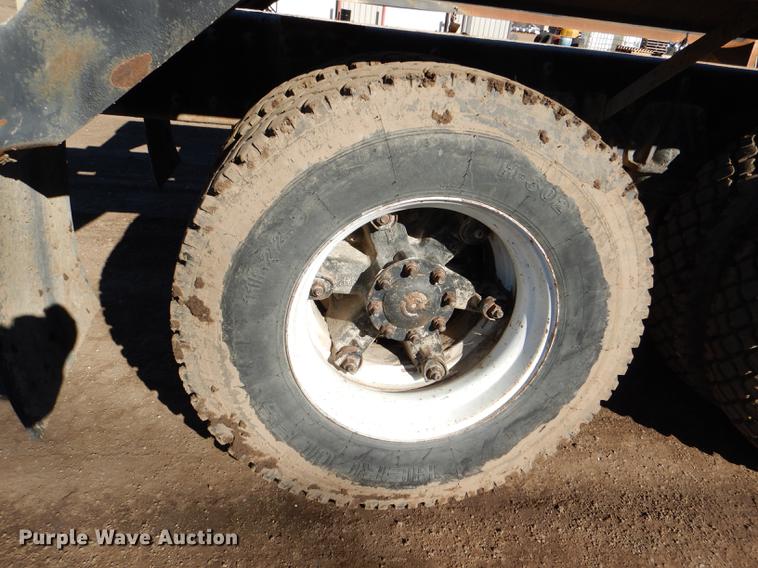 image for item DD8976 1995 International Paystar 5000 truck cab and chassis