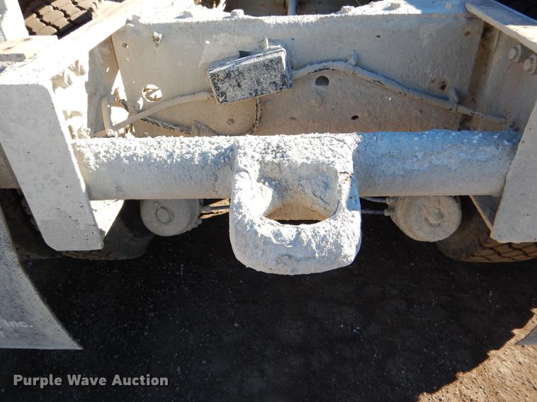 image for item DD8976 1995 International Paystar 5000 truck cab and chassis