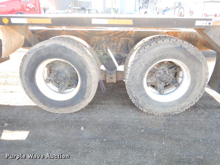 image for item DD8976 1995 International Paystar 5000 truck cab and chassis