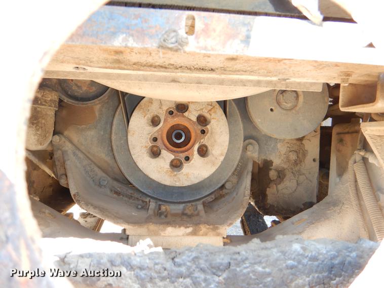 image for item DD8976 1995 International Paystar 5000 truck cab and chassis