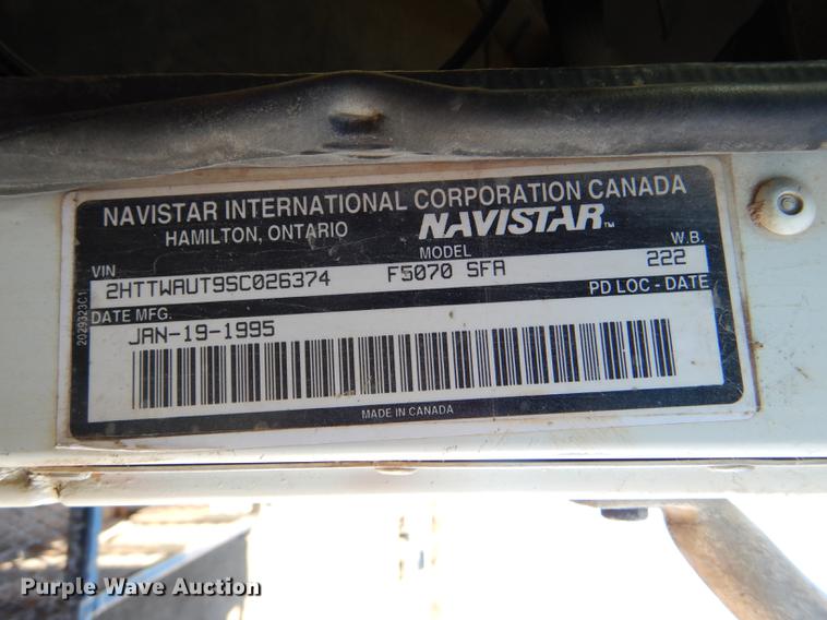 image for item DD8976 1995 International Paystar 5000 truck cab and chassis