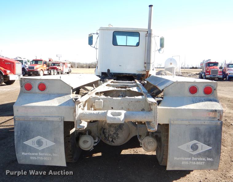 image for item DD8977 1995 International Paystar 5000 truck cab and chassis