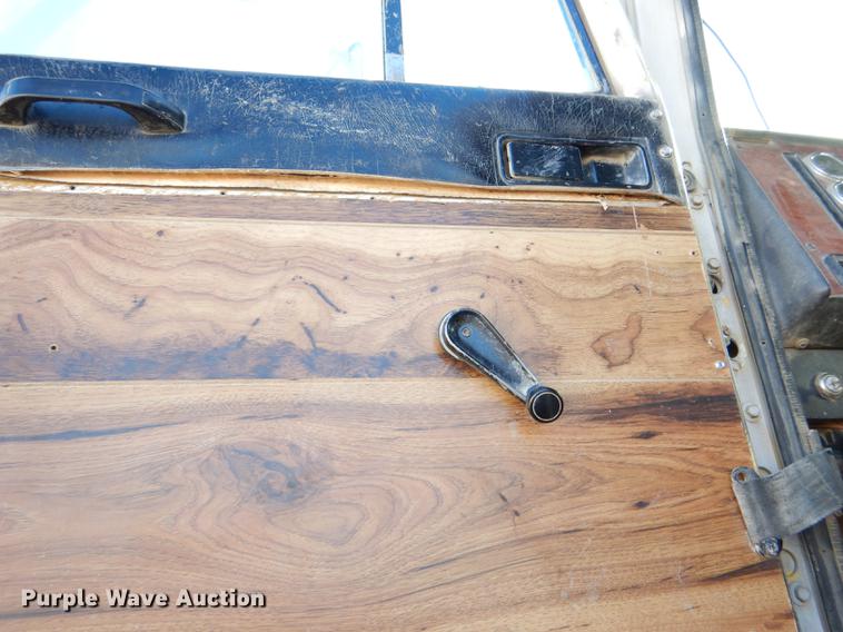 image for item DD8977 1995 International Paystar 5000 truck cab and chassis