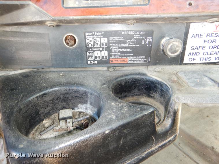 image for item DD8977 1995 International Paystar 5000 truck cab and chassis