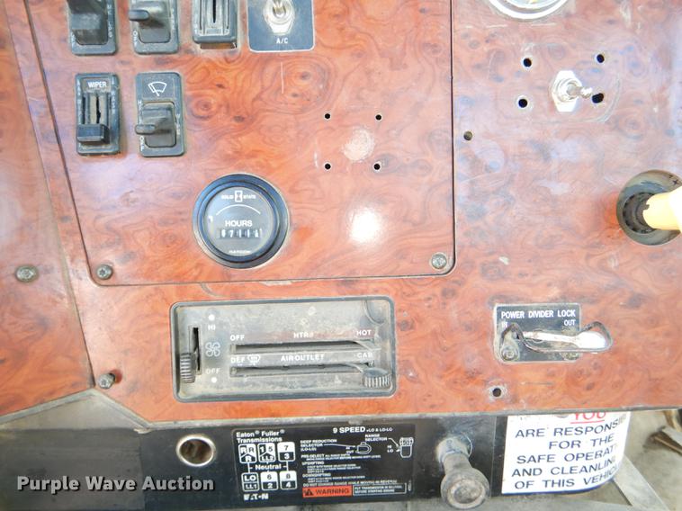 image for item DD8977 1995 International Paystar 5000 truck cab and chassis