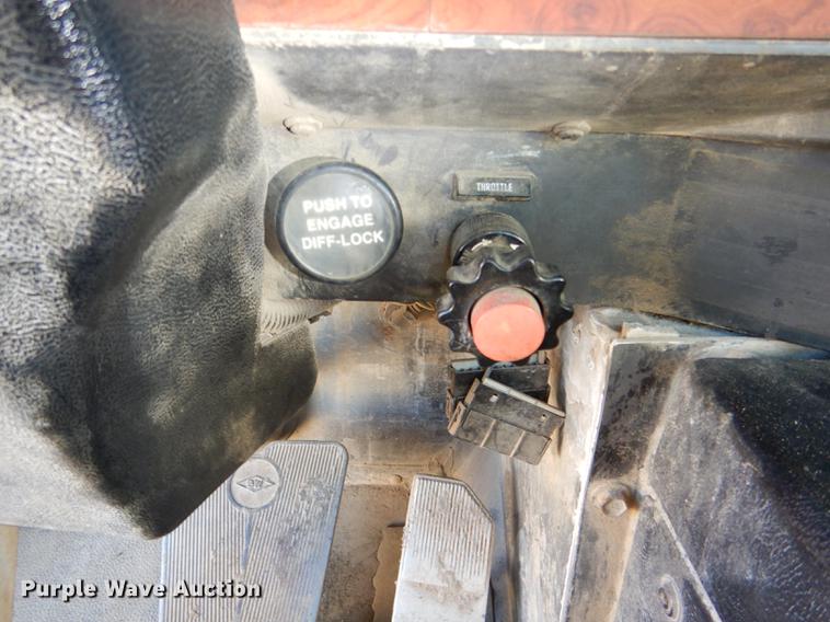 image for item DD8977 1995 International Paystar 5000 truck cab and chassis