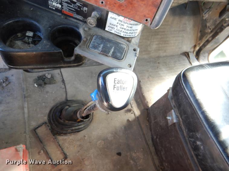 image for item DD8977 1995 International Paystar 5000 truck cab and chassis