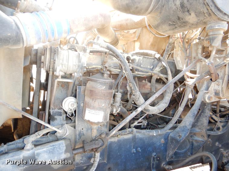 image for item DD8977 1995 International Paystar 5000 truck cab and chassis