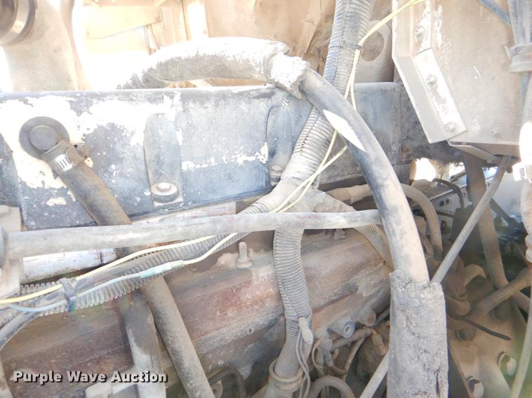 image for item DD8977 1995 International Paystar 5000 truck cab and chassis