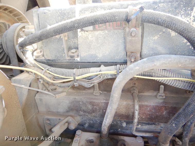 image for item DD8977 1995 International Paystar 5000 truck cab and chassis