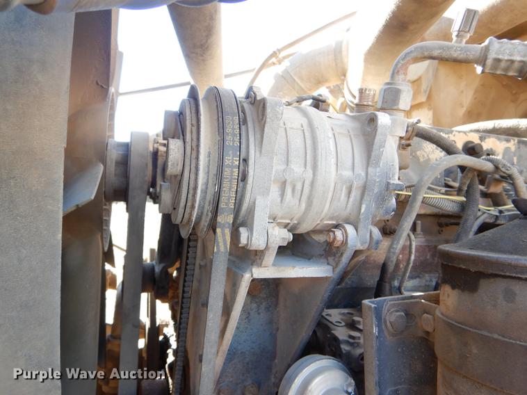 image for item DD8977 1995 International Paystar 5000 truck cab and chassis