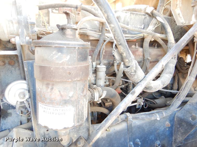 image for item DD8977 1995 International Paystar 5000 truck cab and chassis