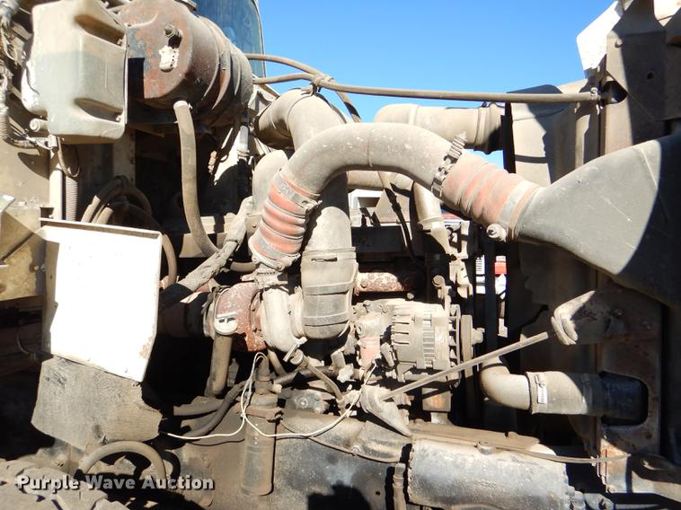 image for item DD8977 1995 International Paystar 5000 truck cab and chassis