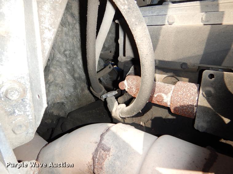 image for item DD8977 1995 International Paystar 5000 truck cab and chassis