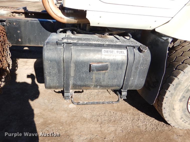 image for item DD8977 1995 International Paystar 5000 truck cab and chassis