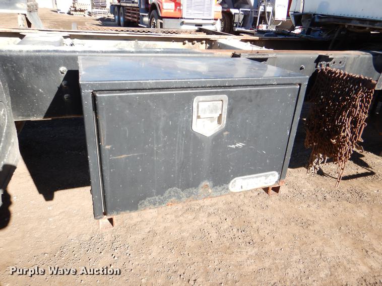 image for item DD8977 1995 International Paystar 5000 truck cab and chassis